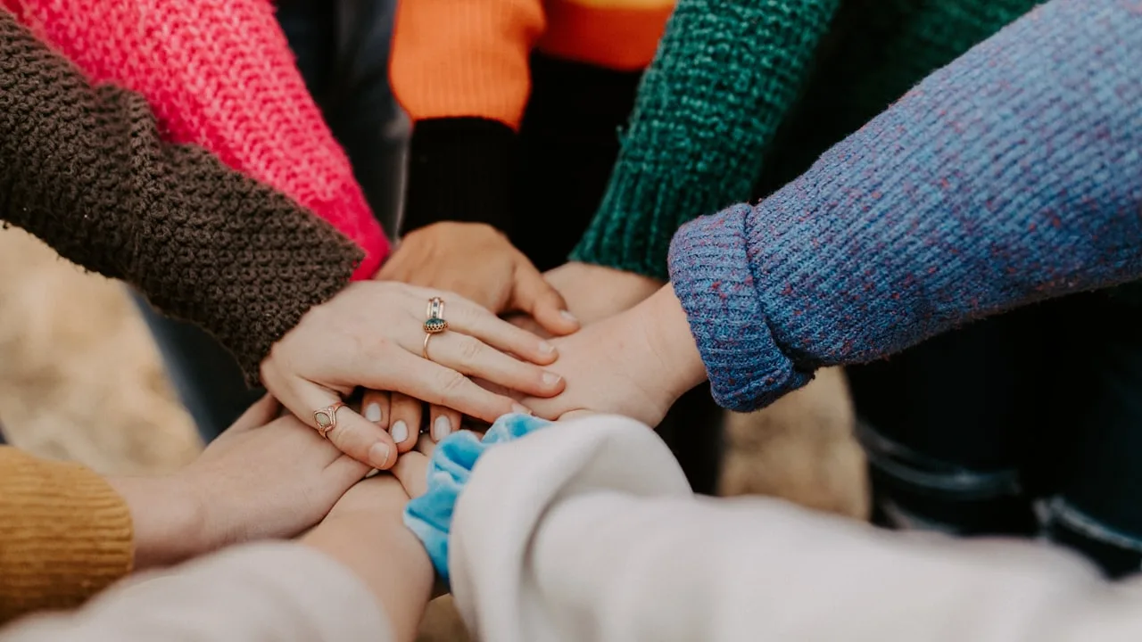 Équipe des bénévoles engagés auprès de la Compagnie des Nuits Partagées